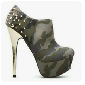 Camo boot shoe